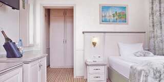 Гостиница Довиль Hotel&SPA All Inclusive Анапа Стандартный одноместный номер с балконом-1