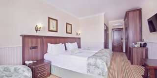 Гостиница Довиль Hotel&SPA All Inclusive Анапа Стандартный двухместный номер с 1 кроватью-1