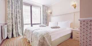 Гостиница Довиль Hotel&SPA All Inclusive Анапа Стандартный четырехместный номер-1